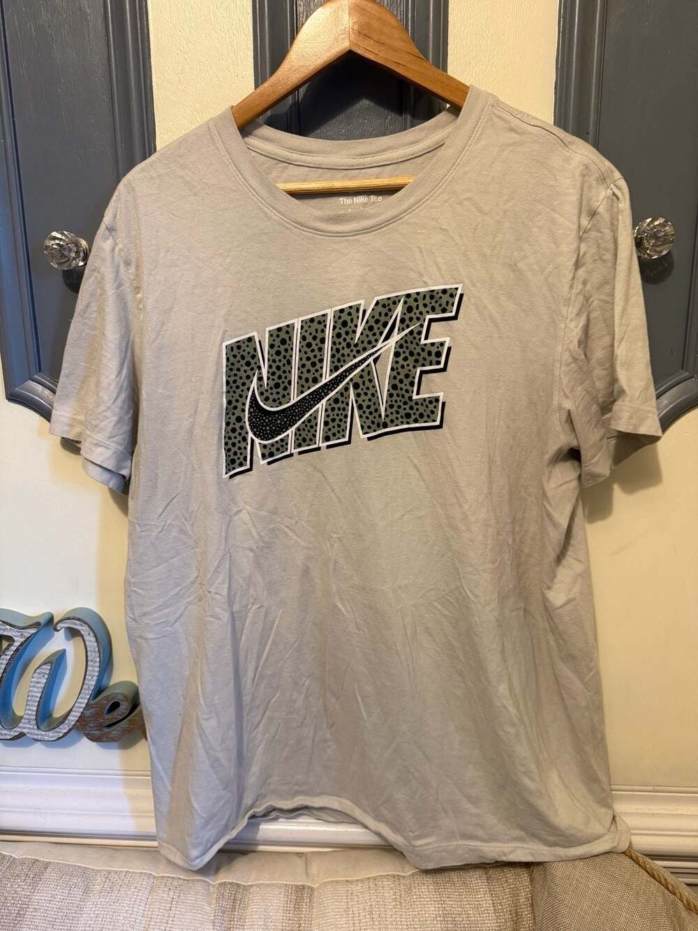 Nike The Nike Tee Size XL Gray Graphic Logo T-Shirt